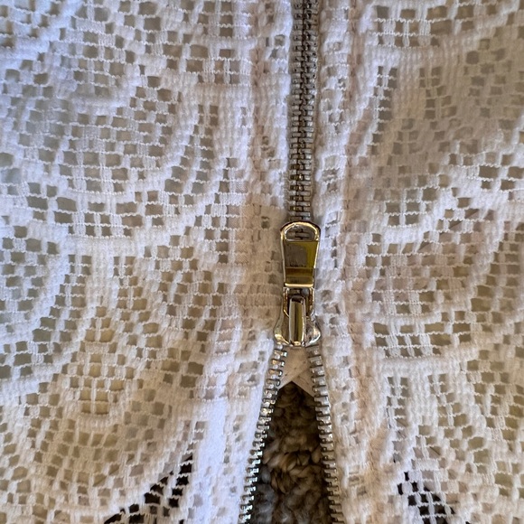 Intermix crop top, size Petite - Picture 9 of 9